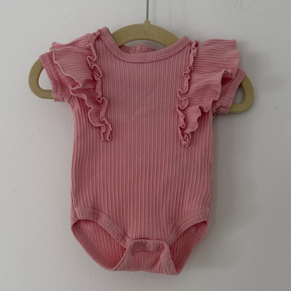 Rachel Zoe Pink Rib Ruffled Kids Summer Onsie Size 0-3 months